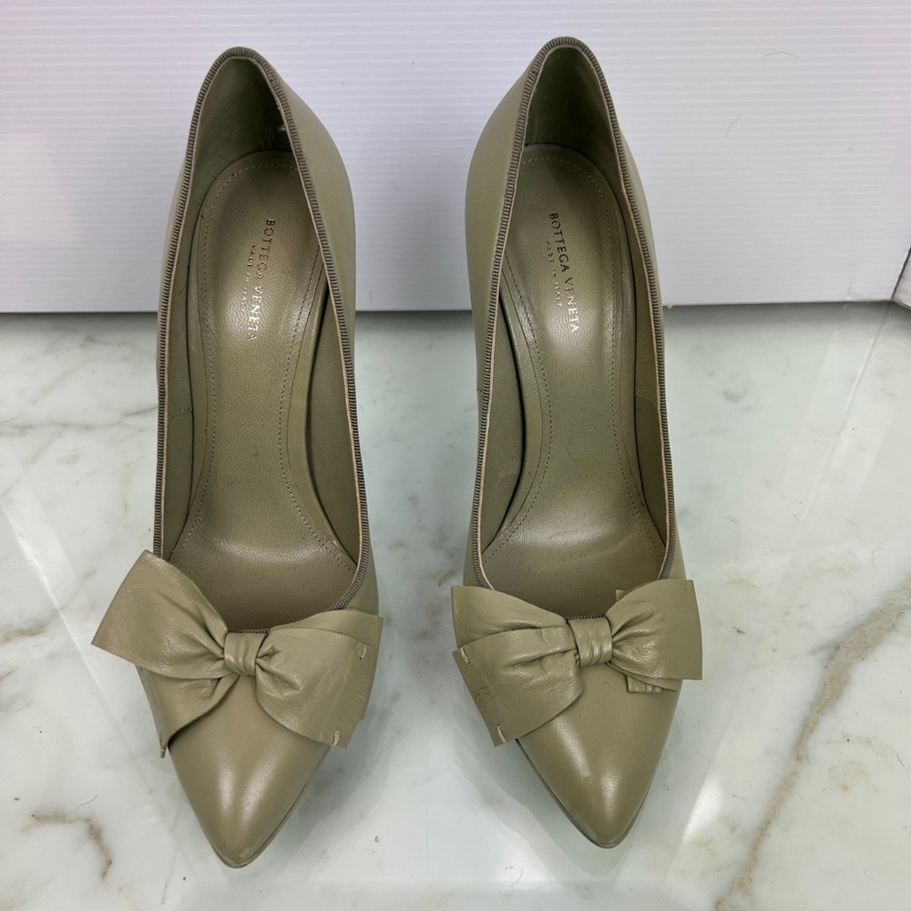 Bottega Venetta bow pumps size 38 green